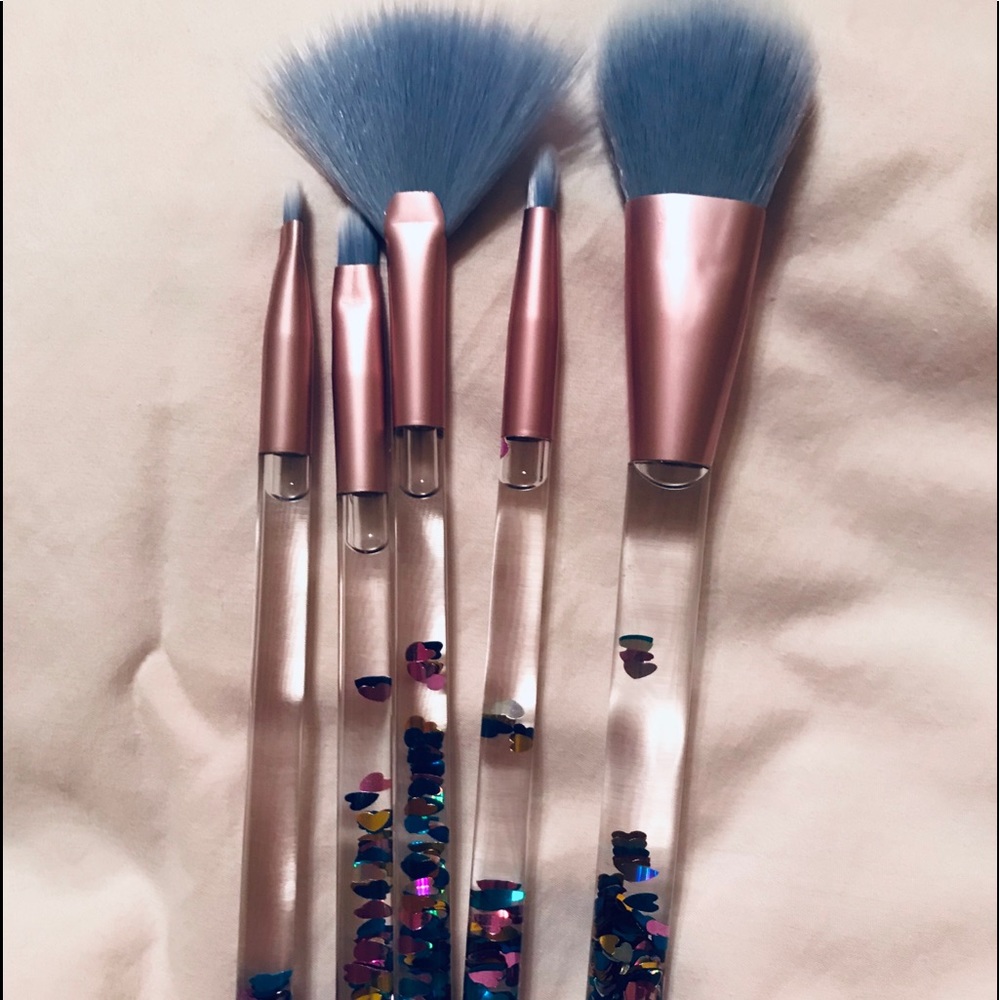 —SOLD—Oil—Makeup brushes